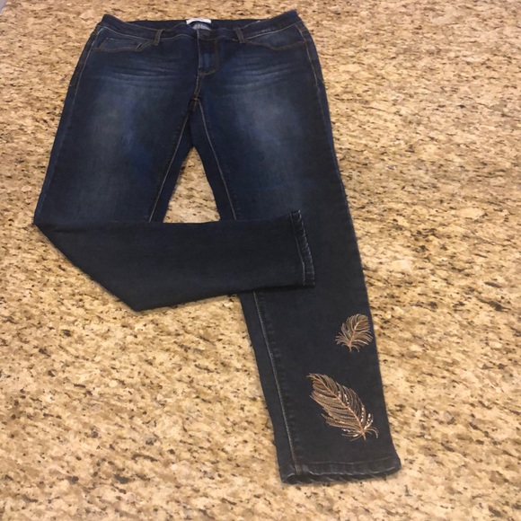 Kensie Denim - NWOT Kensie Jeans Embroider Bottom Leg Skinny Sz 8